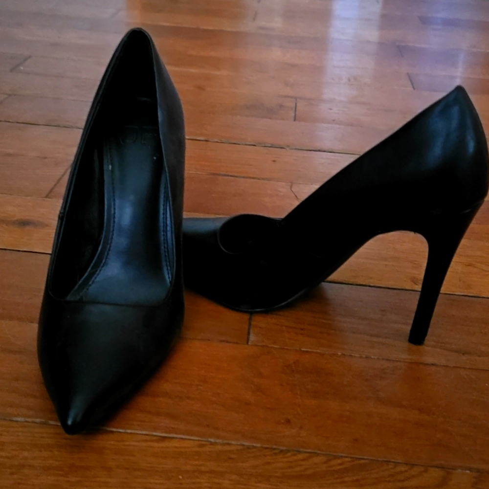 Pointy heels